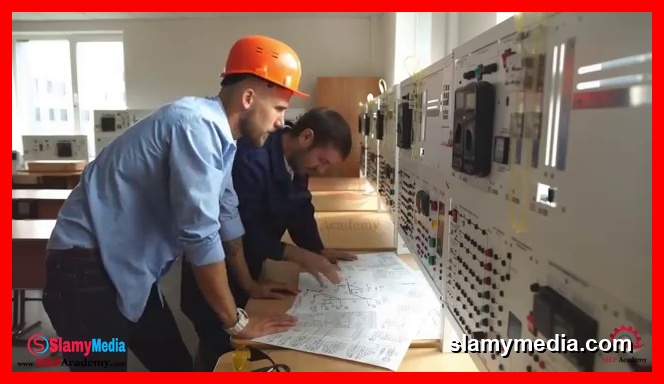 Scene 4 from How Data Centers Actually Work